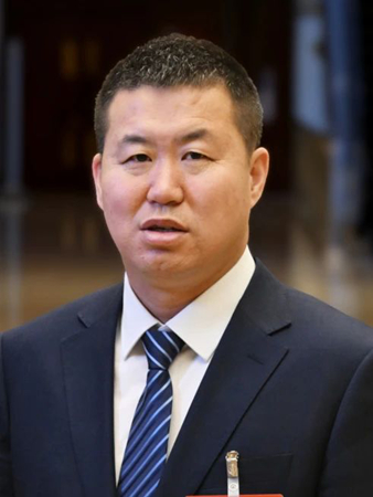 04 全国人大代表内蒙古自治区卓资县十八台镇黄旗滩村党支部书记、村委会主任 薛志龙.jpg